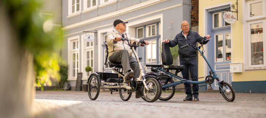 Zwei Senioren mit Pfautec Dreirad